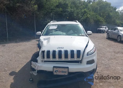 2015 Jeep Cherokee Latitude z USA, uszkodzony, nr VIN 1C4PJMCS2FW615042